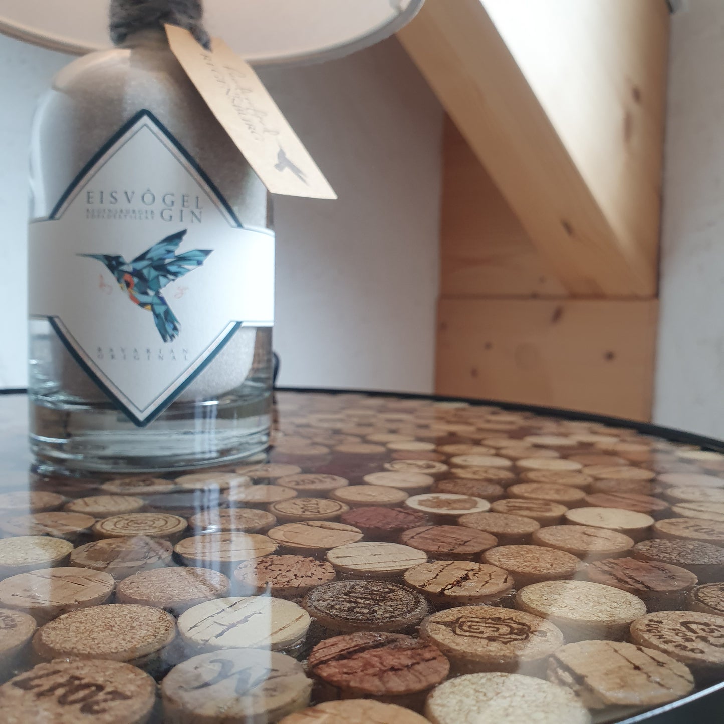 Tablettisch aus Korken und Epoxidharz