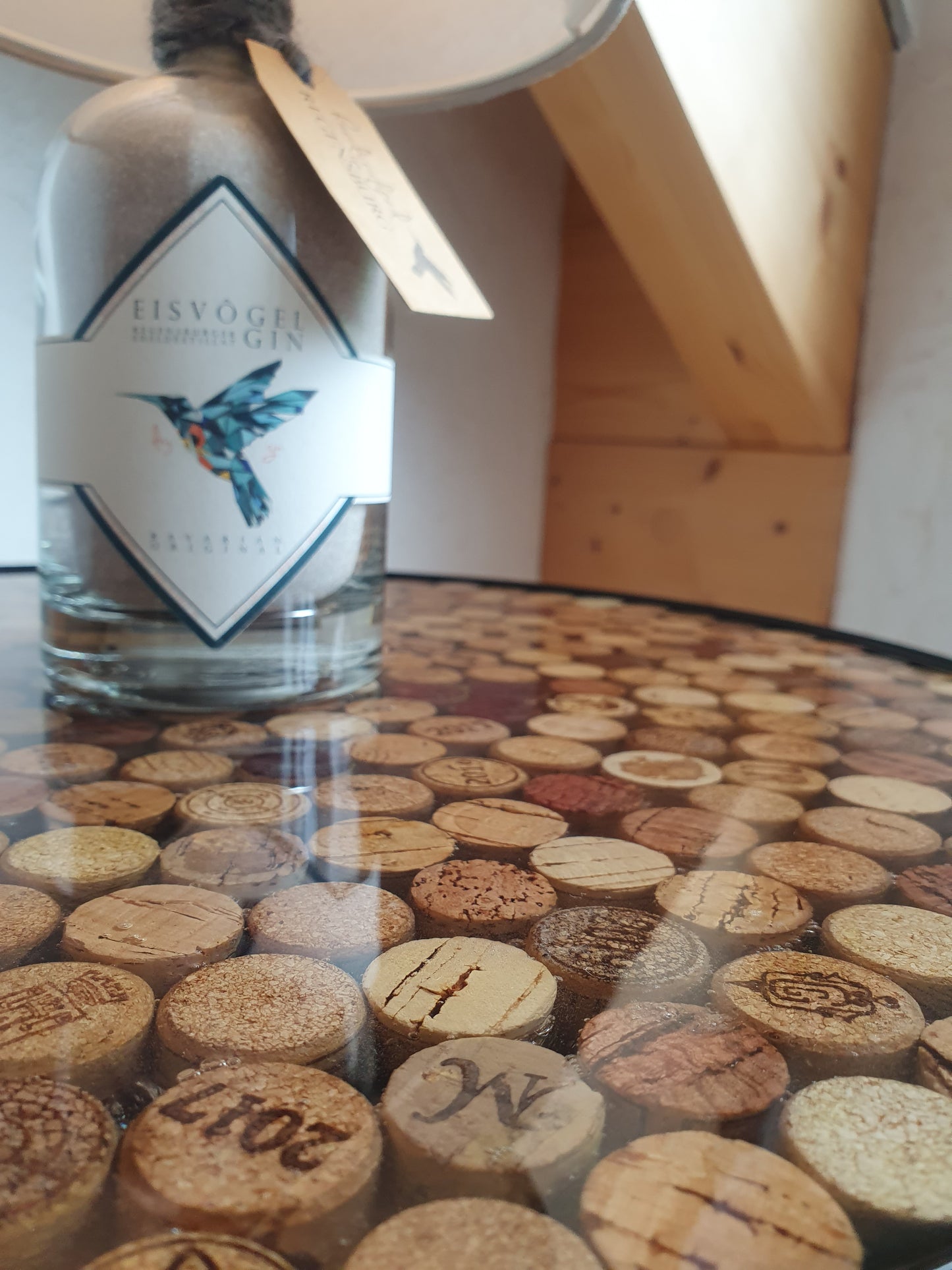 Tablettisch aus Korken und Epoxidharz